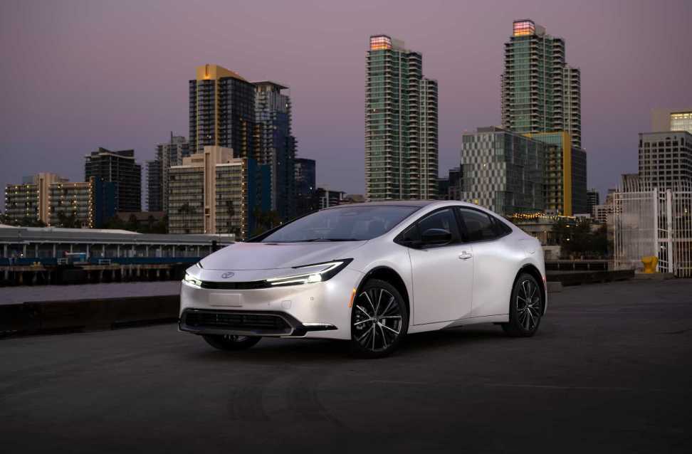 Hybrid Cars: Combining Efficiency with Environmental Consciousness